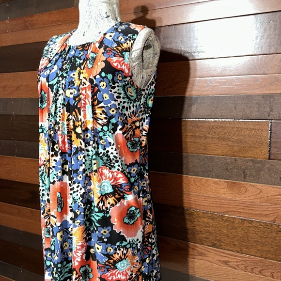 Relativity Pleated Scoop Neck Multi Colored Floral Midi Dress - Picture 5 of 10